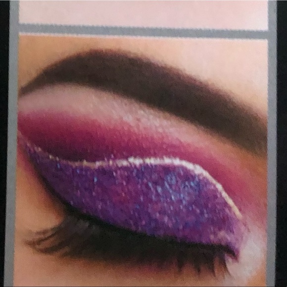 Glowing Face Glitter Eye Shadow 18 Color Glitter New with Box Makeup Kit - Picture 12 of 12